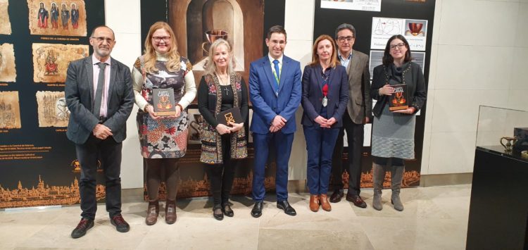 El aeropuerto de Valencia acoge la exposición internacional del Santo Cáliz de Valencia