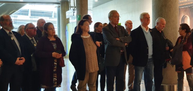 El aeropuerto de Valencia acoge la exposición internacional del Santo Cáliz de Valencia