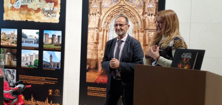 El aeropuerto de Valencia acoge la exposición internacional del Santo Cáliz de Valencia