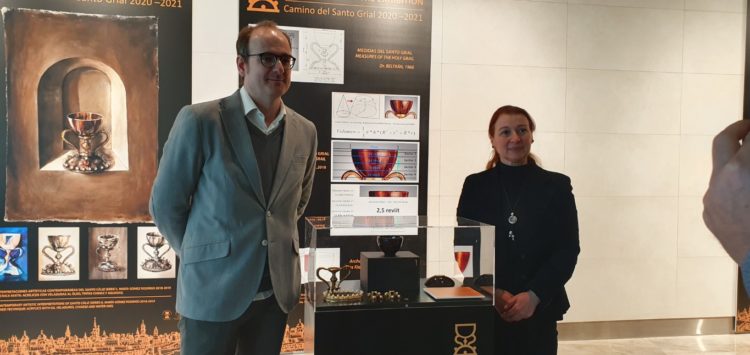 El aeropuerto de Valencia acoge la exposición internacional del Santo Cáliz de Valencia