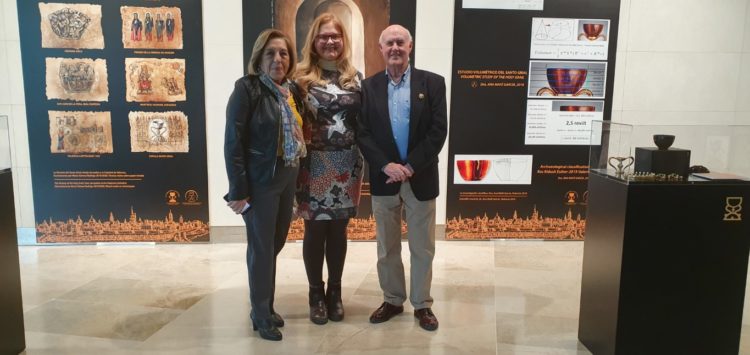El aeropuerto de Valencia acoge la exposición internacional del Santo Cáliz de Valencia