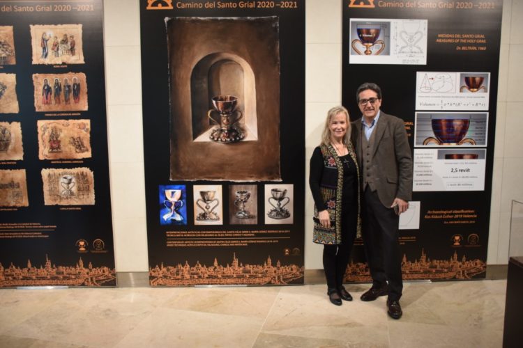 El aeropuerto de Valencia acoge la exposición internacional del Santo Cáliz de Valencia