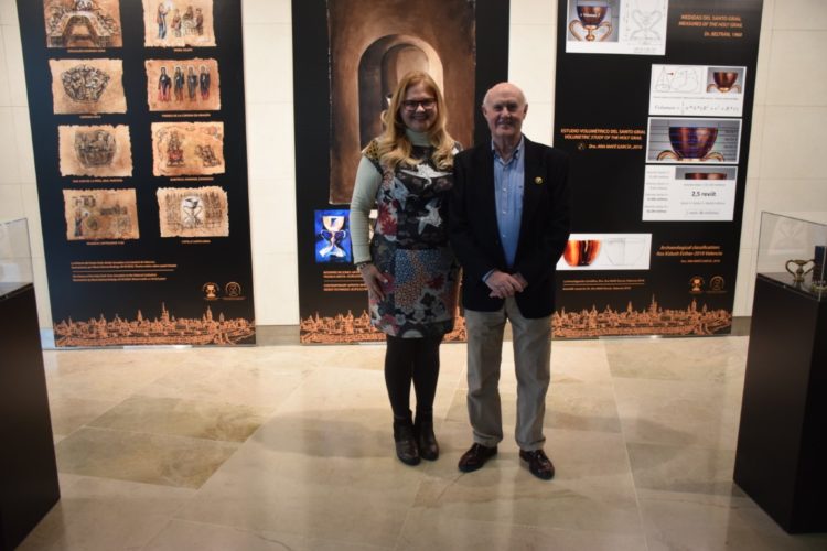 El aeropuerto de Valencia acoge la exposición internacional del Santo Cáliz de Valencia