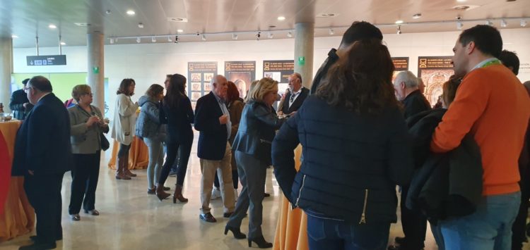 El aeropuerto de Valencia acoge la exposición internacional del Santo Cáliz de Valencia