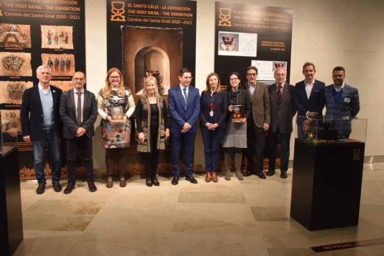 El aeropuerto de Valencia acoge la exposición internacional del Santo Cáliz de Valencia