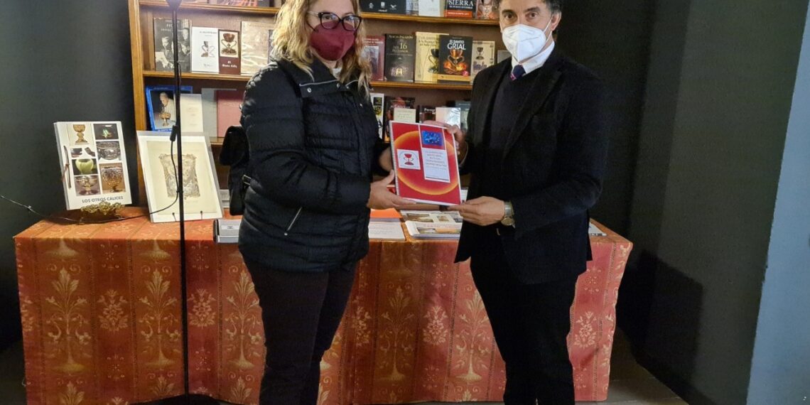 Colomer recibe el Plan Estratégico Integral del Camino del Santo Grial en Aula Grial