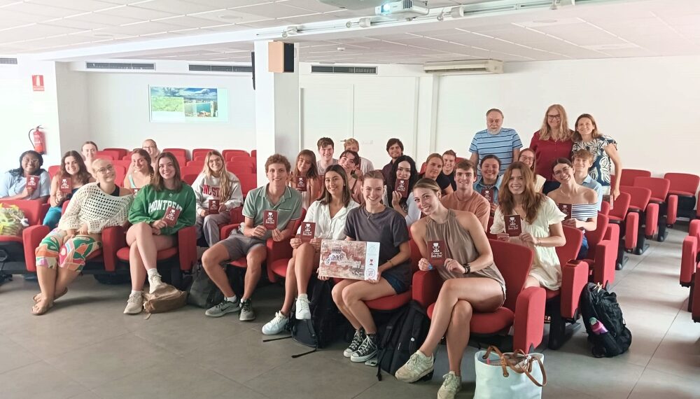Intercambio cultural en Valencia alumnos de USA descubren El Camino del Santo Grial en Europa