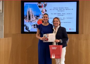 Mireia Paisano Pérez recibe un premio por su investigación sobre el Santo Grial