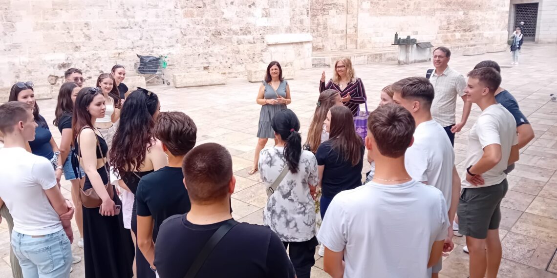 Intercambio de conocimientos entre estudiantes eslovenos Erasmus+ y El Camino del Santo Grial